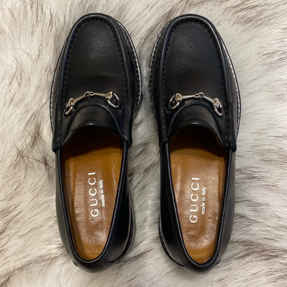 Authentic Gucci Black Leather Horsebit Women’s Loafers - Picture 2 of 10